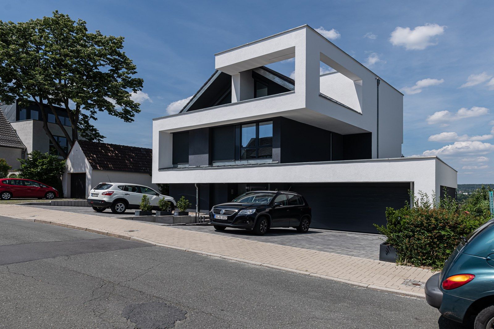 Modernes Satteldachhaus in Schwerdte, Avantecture GmbH Avantecture GmbH Mái chóp nhọn