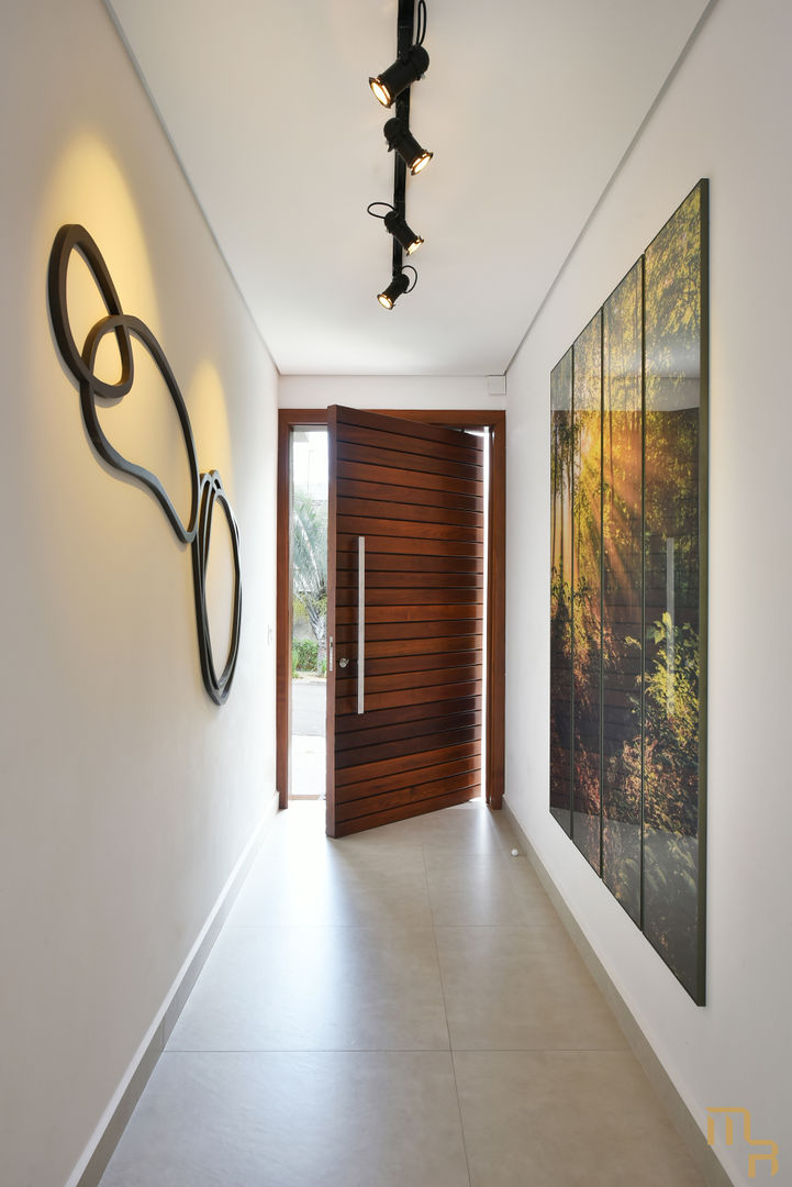 Casa Condominio Sunset Village Sorocaba , Marcela Rocca Arquitetura & Interiores Marcela Rocca Arquitetura & Interiores Modern Corridor, Hallway and Staircase