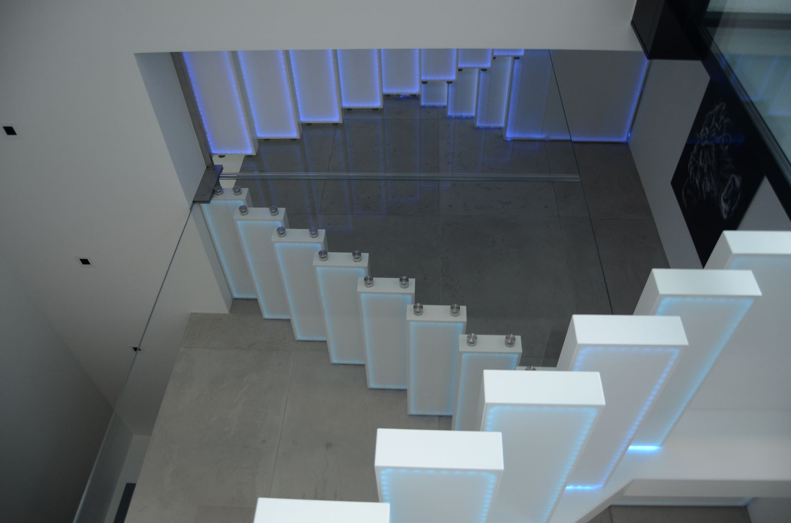 Moderne Designertreppe aus Corian, Siller Treppen/Stairs/Scale Siller Treppen/Stairs/Scale 階段 大理石