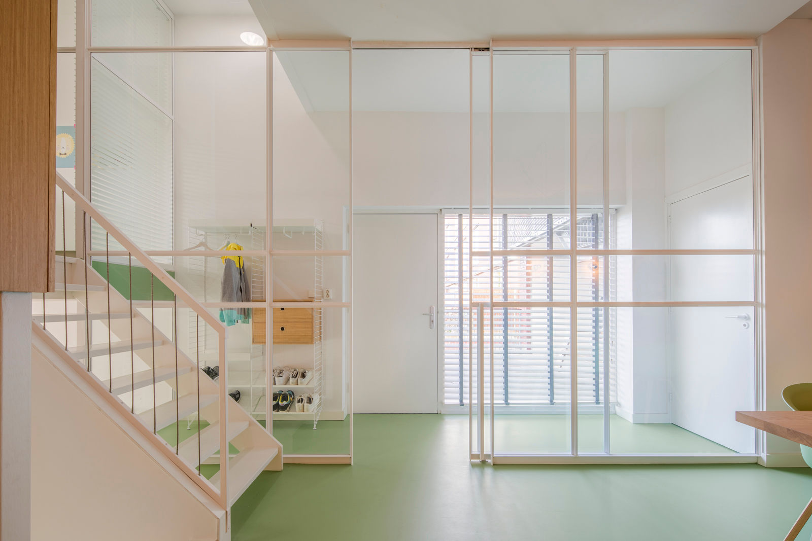 Appartement IJburg, Amsterdam, ÈMCÉ interior architecture ÈMCÉ interior architecture Modern corridor, hallway & stairs Glass