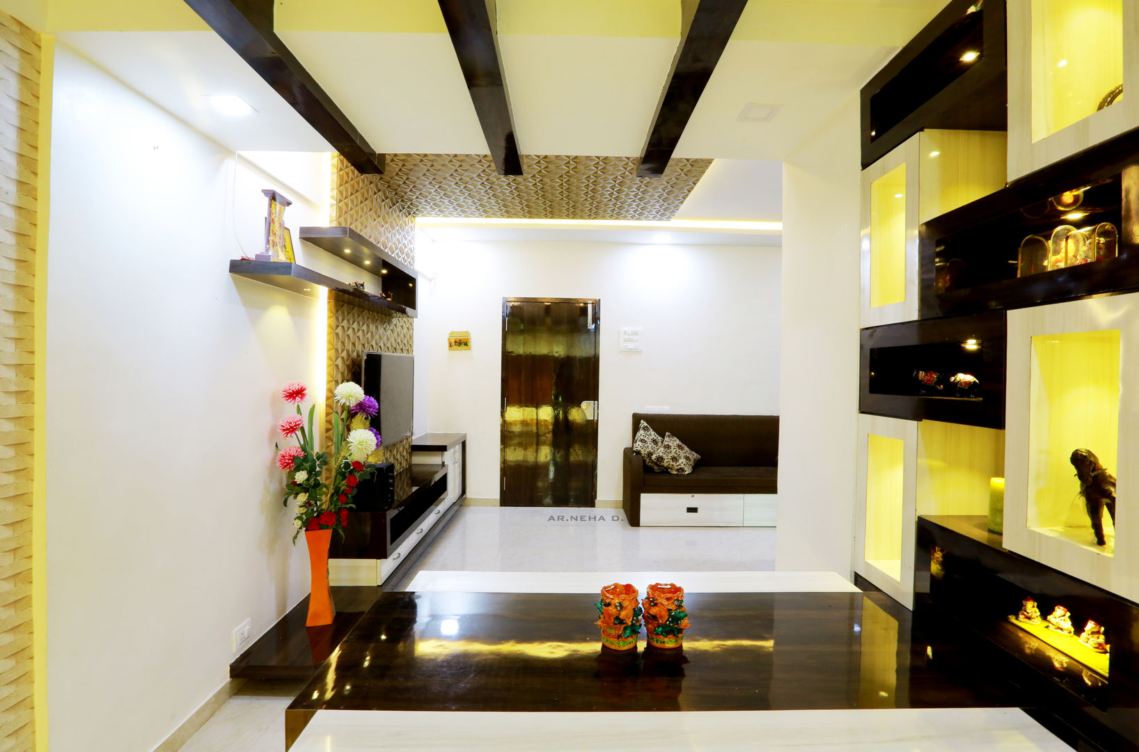 Interior Design of Mr.Santosh Patil's Residence , Neha Dharkar Neha Dharkar Sala da pranzo moderna