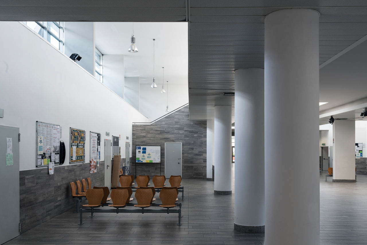 Roma Tre University, Gianluca D'Elia Gianluca D'Elia Modern corridor, hallway & stairs