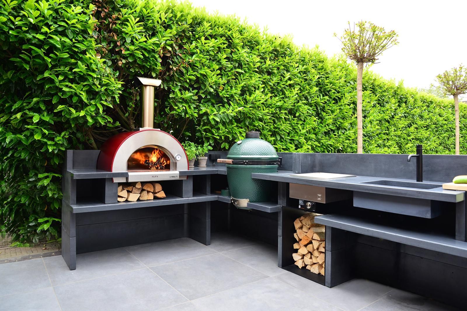 ALFA 5 MINUTI oven with the fire going Alfa Forni Built-in kitchens outdoor kitchen, wood-fired oven