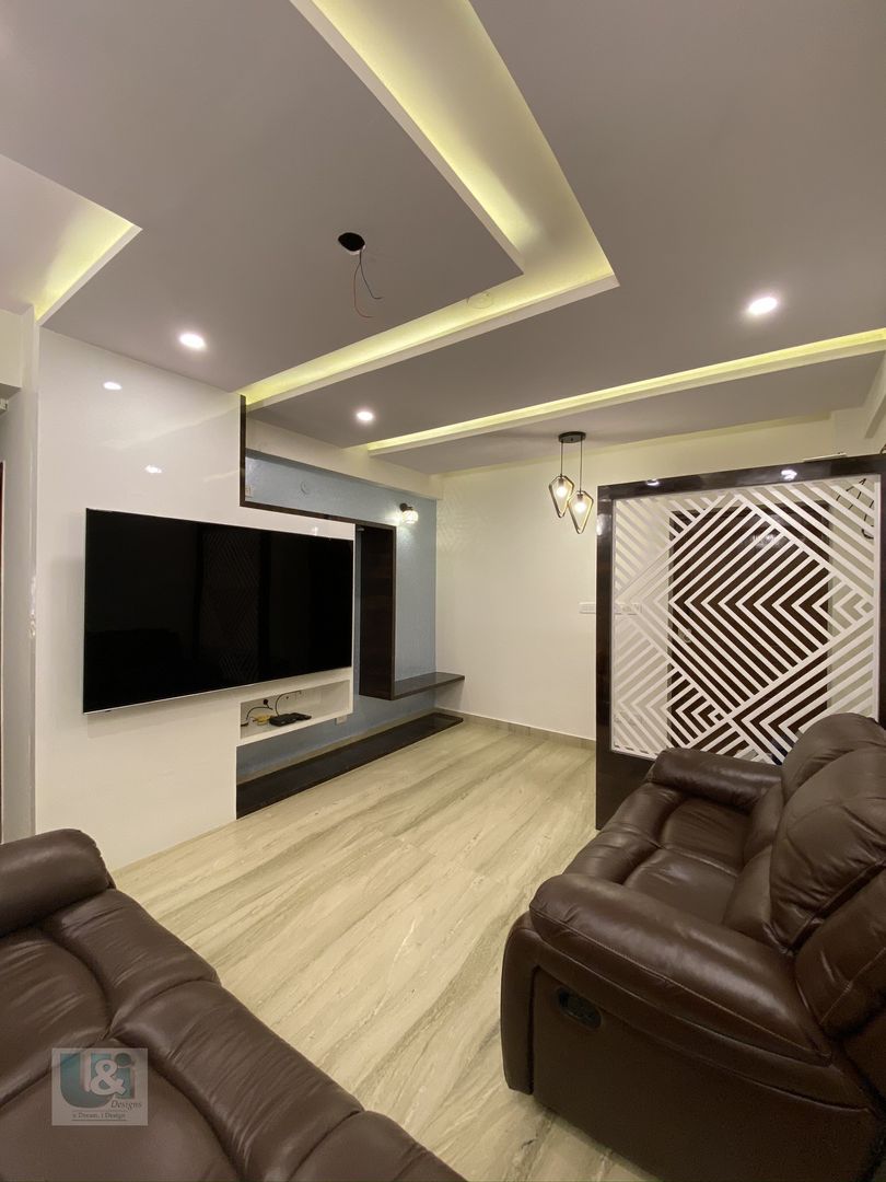 Dr. Smita's Residence, Hoysala Landmark, Studio Ipsa Studio Ipsa غرفة المعيشة TV stands & cabinets