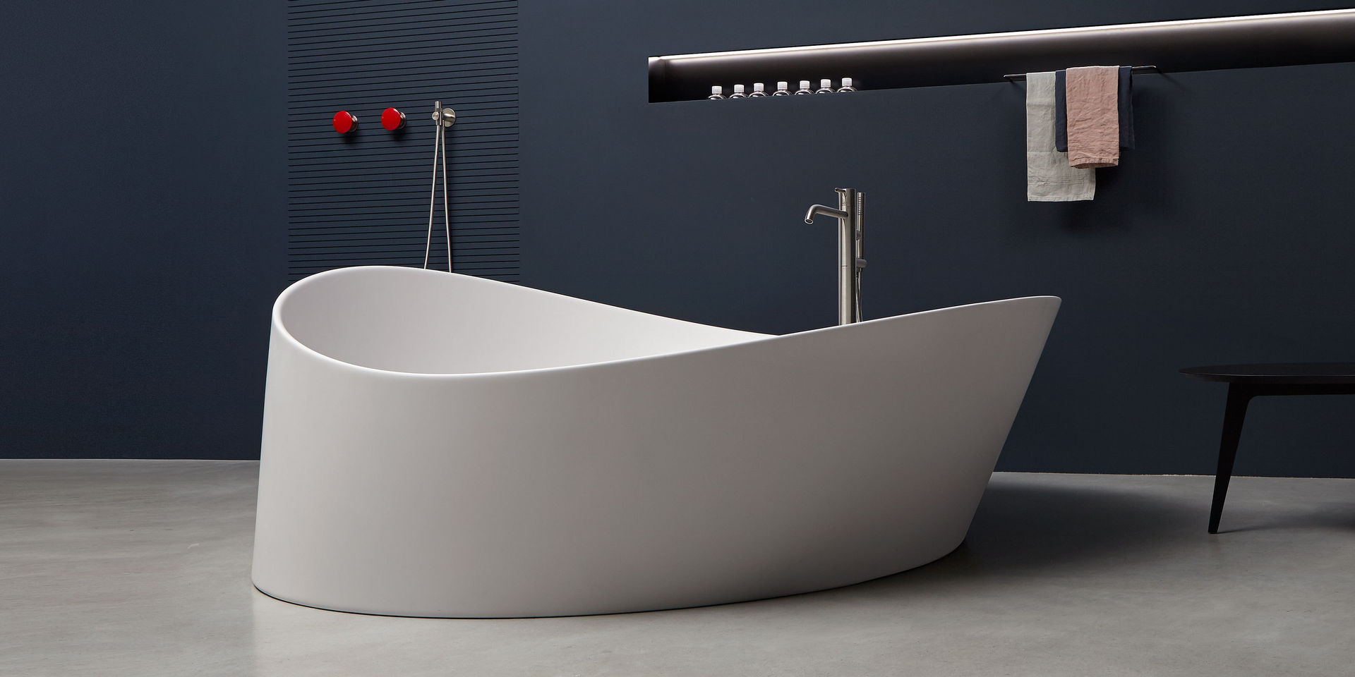 Vasca da Bagno Di Design by AntonioLupi modello "Dune", Miele Giuseppe e Figli S.p.a. Miele Giuseppe e Figli S.p.a. ห้องน้ำ อ่างอาบน้ำ ฝักบัวอาบน้ำ