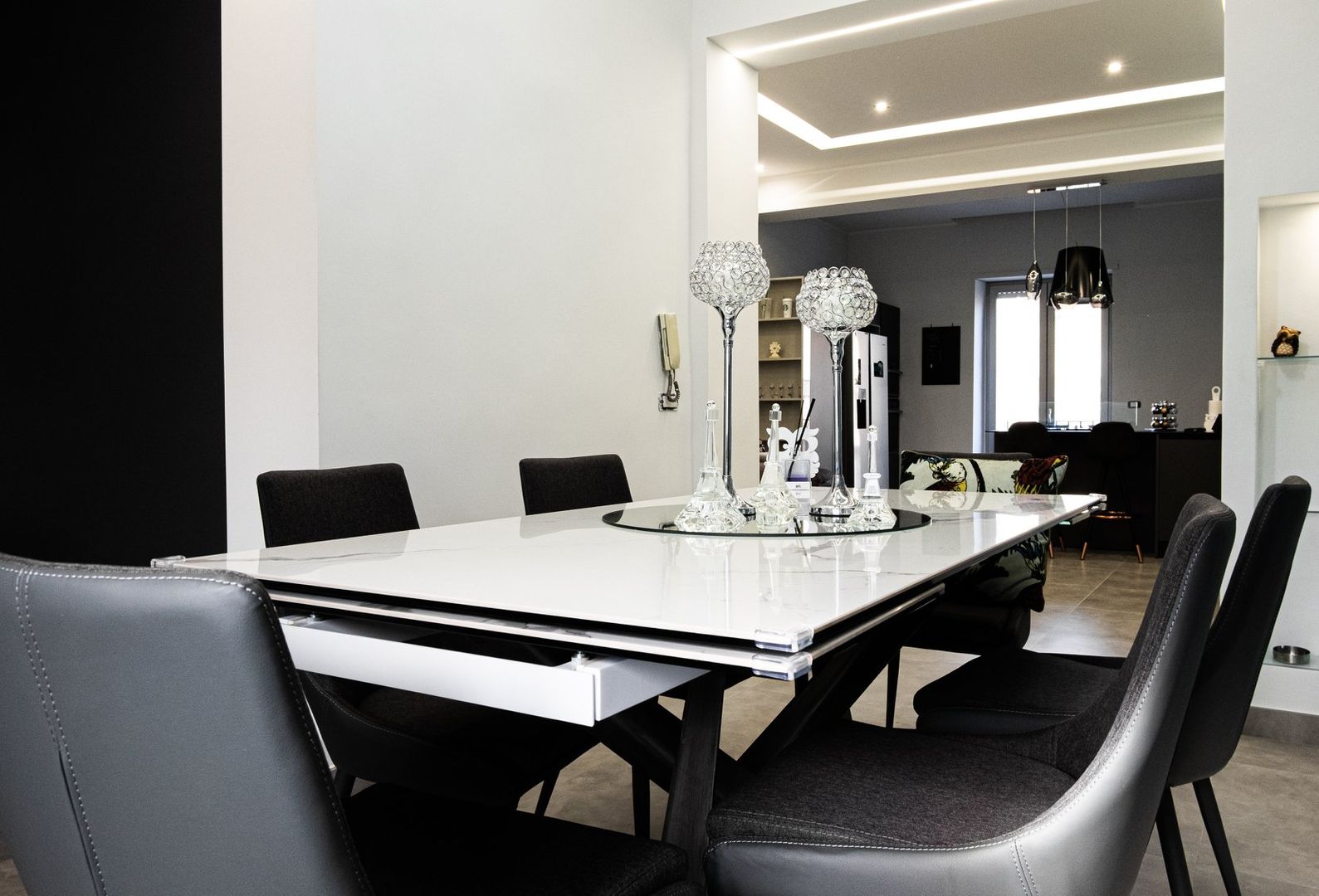 Arredamento moderno, area Living e sala pranzo casa privata Napoli, Meka Arredamenti Meka Arredamenti Modern dining room Tables