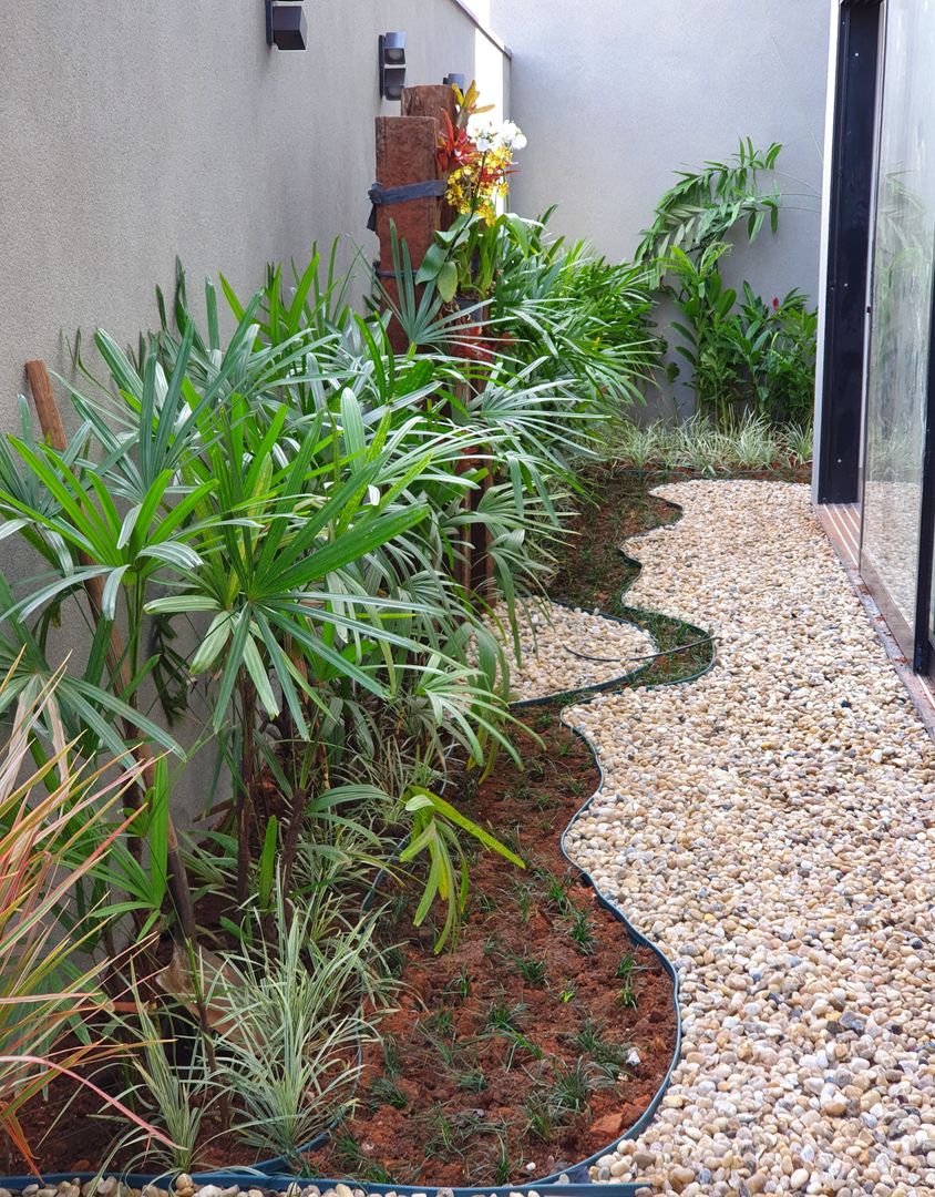 homify Jardines con piedras