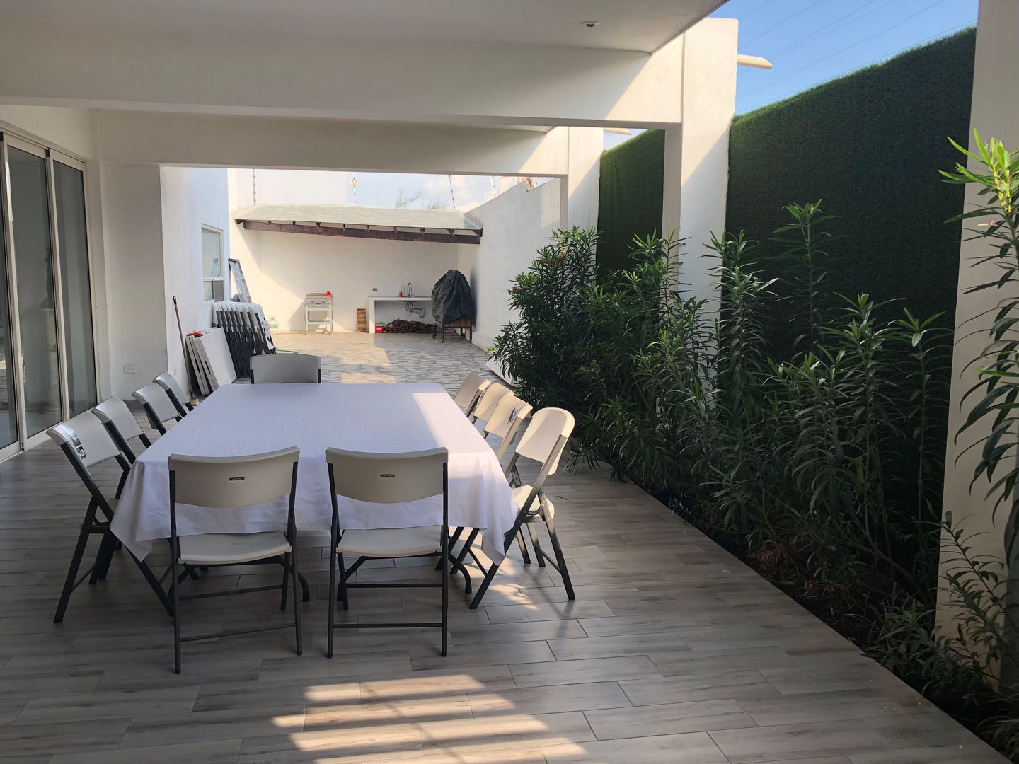 Increíble ampliación y espacio exterior en una casa familiar en ...