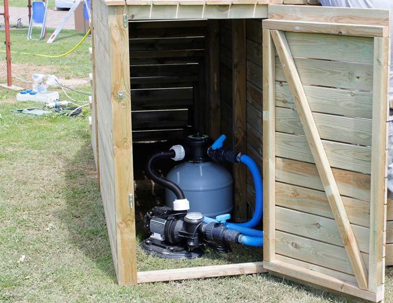 Pompa e Filtro a sabbia vengono chiusi tramite una porta sotto la scala. Aquazzura Piscine Giardino con piscina kit piscina, piscina, piscina da terrazzo, piscina fuori terra, piscina rivestita, piscina in legno, piscina da giardino, piscina economica, piscina fai da te, piscina in kit, piscina per bambini, piscina per tutti, piscina Milano, casa con piscina, progettazione giardino con piscina, comfort zone, piscina piccola, piscina e spa, feste in piscina, vasca idromassaggio, piscina moderna, prezzo piscina, piscina fai da te, piscina in toscana, piscina in lombardia, natale, piscina rivestita in legno, piscina fuori terra, fitness, piscina per giardino, piscina idromassaggio, piscina con jacuzzi, jacuzzi, piscina economica, piscina di campagna, piscina semi interrata, piscina relax, intex piscine, piscine intex, piscina laghetto, villa con piscina, piscina per agriturismo, piscina per hotel, piscina per ospiti, piscina per bambini, piscina su misura, mini piscina,