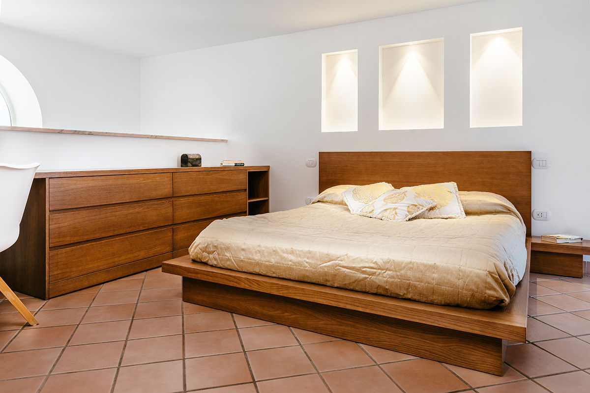 Casa P+R, manuarino architettura design comunicazione manuarino architettura design comunicazione Small bedroom Wood Wood effect