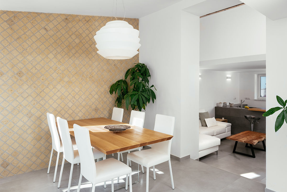Casa P+R, manuarino architettura design comunicazione manuarino architettura design comunicazione Mediterranean style dining room Stone