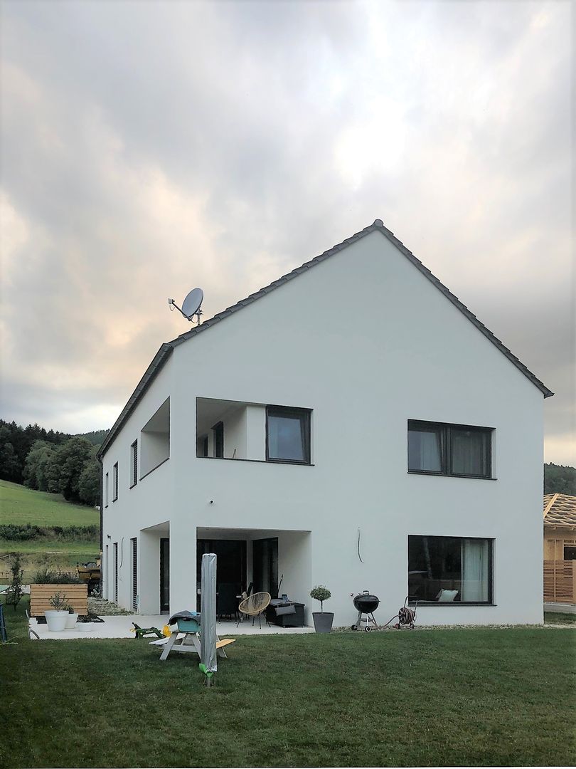 Reduzierte Hülle mit innerer Größe, archipur Architekten aus Wien archipur Architekten aus Wien Single family home Bricks