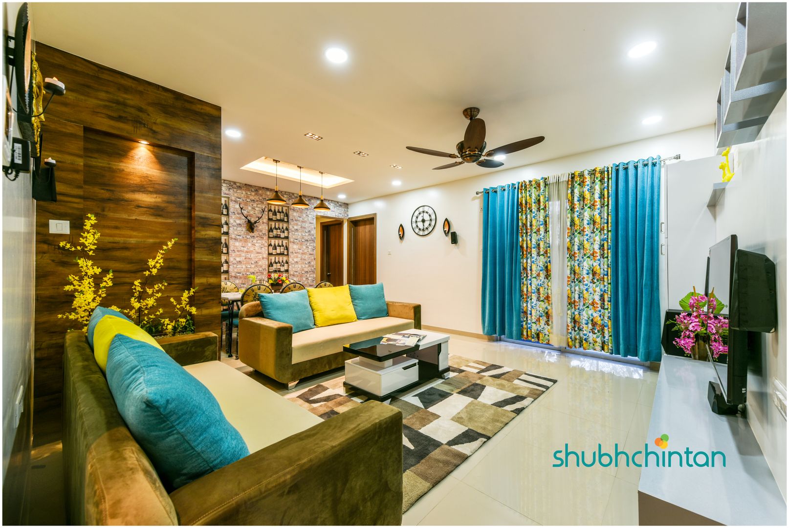 2 bhk flat project, Shubhchintan Design possibilities Shubhchintan Design possibilities Klasik Oturma Odası Kontraplak Aksesuarlar & Dekorasyon