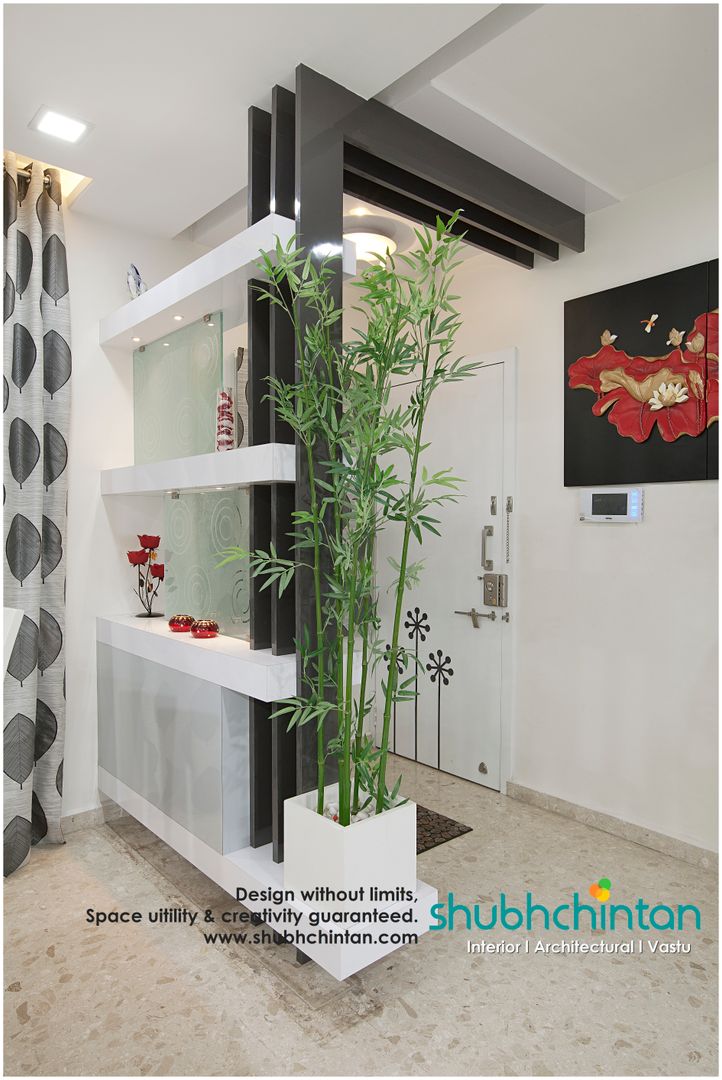 3BHK FLAT , Shubhchintan Design possibilities Shubhchintan Design possibilities Коридор Фанера Аксесуари та прикраси