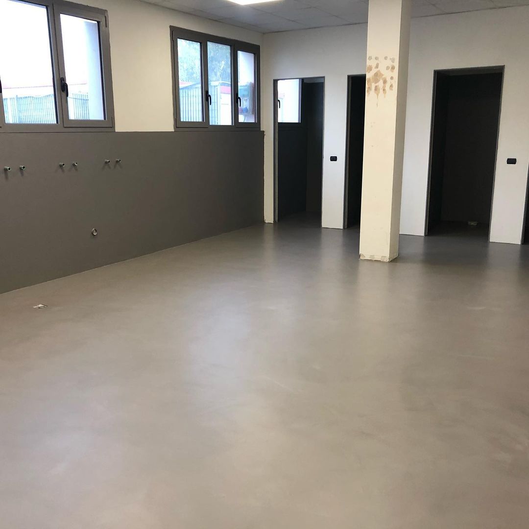 Ristrutturazione bagni senza demolizione: resine decorative Kerakoll Design House per pavimenti e rivestimenti, idrorepellenti, Stil Legno snc Stil Legno snc Ticari alanlar Ofis Alanları