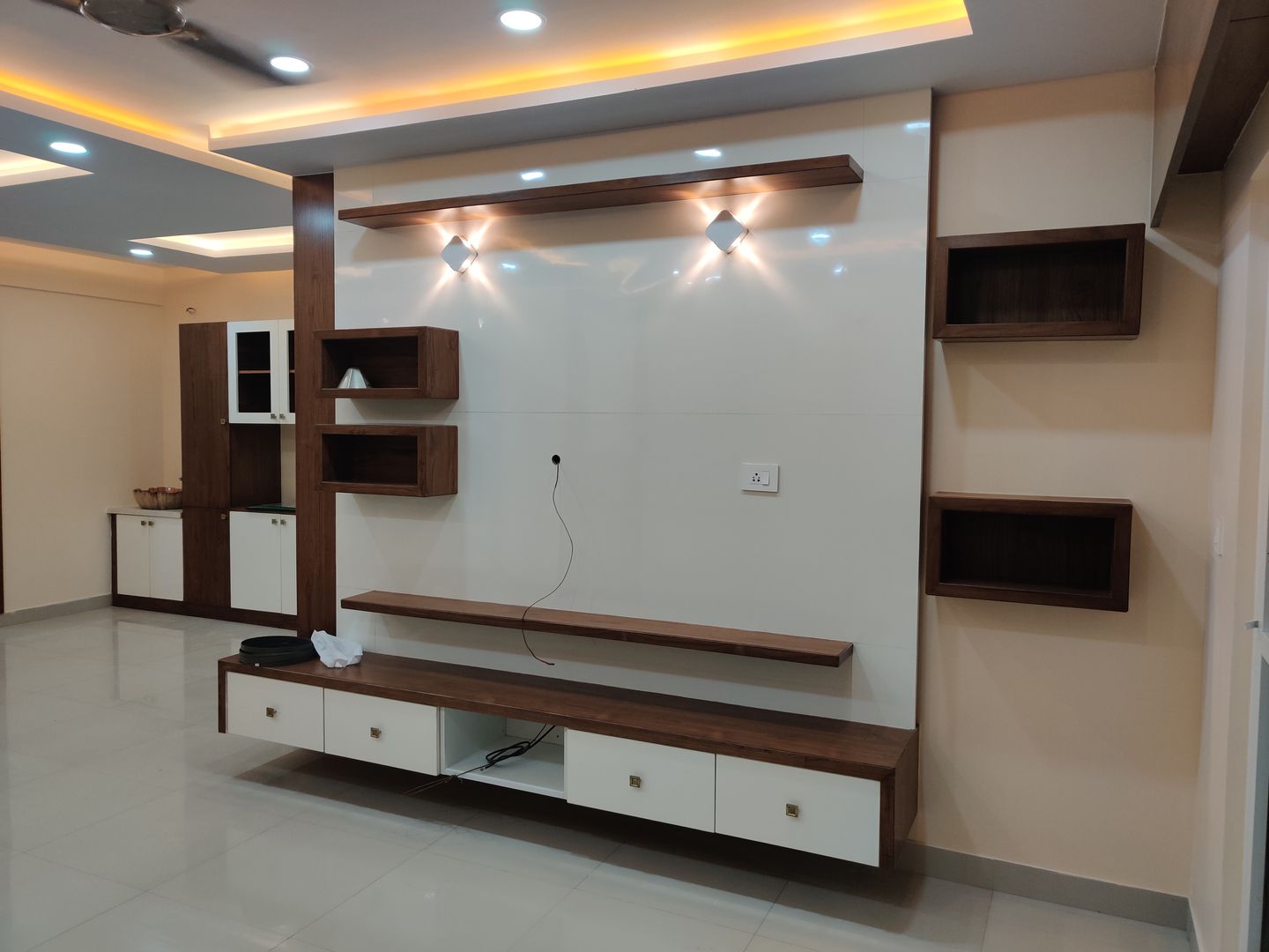 Sreejith project, Vr interio Vr interio Modern Living Room TV stands & cabinets