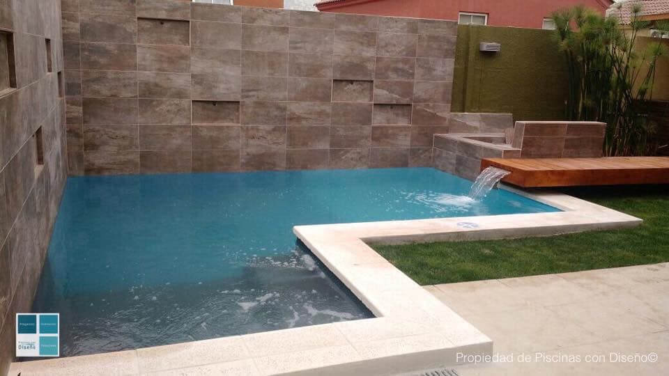 Piscina con Puente de madera, Valle Lo Campino, Piscinas con Diseño Chile Piscinas con Diseño Chile Piscines privées