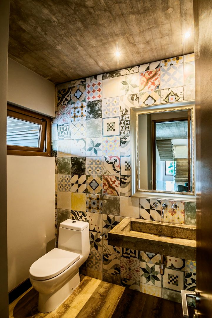 Baño de Visitas JPV Arquitecto Baños de estilo moderno