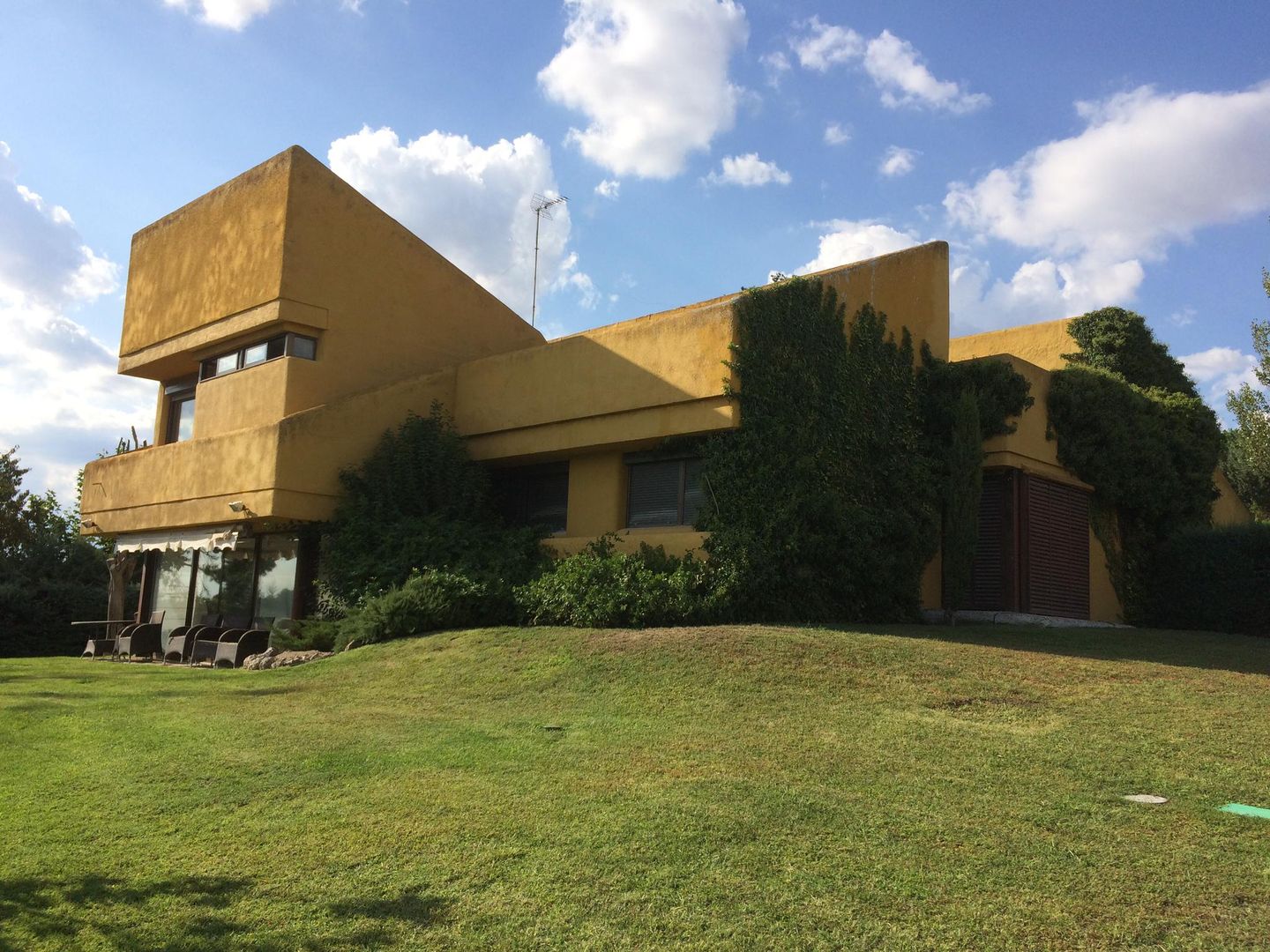 ARQUITECTURA | Casa Amarilla Ana Salomé Branco Casas unifamilares Ladrillos arquitectura,arquitecturadeinteriores,reforma,casaunifamilar,propuestassostenibles