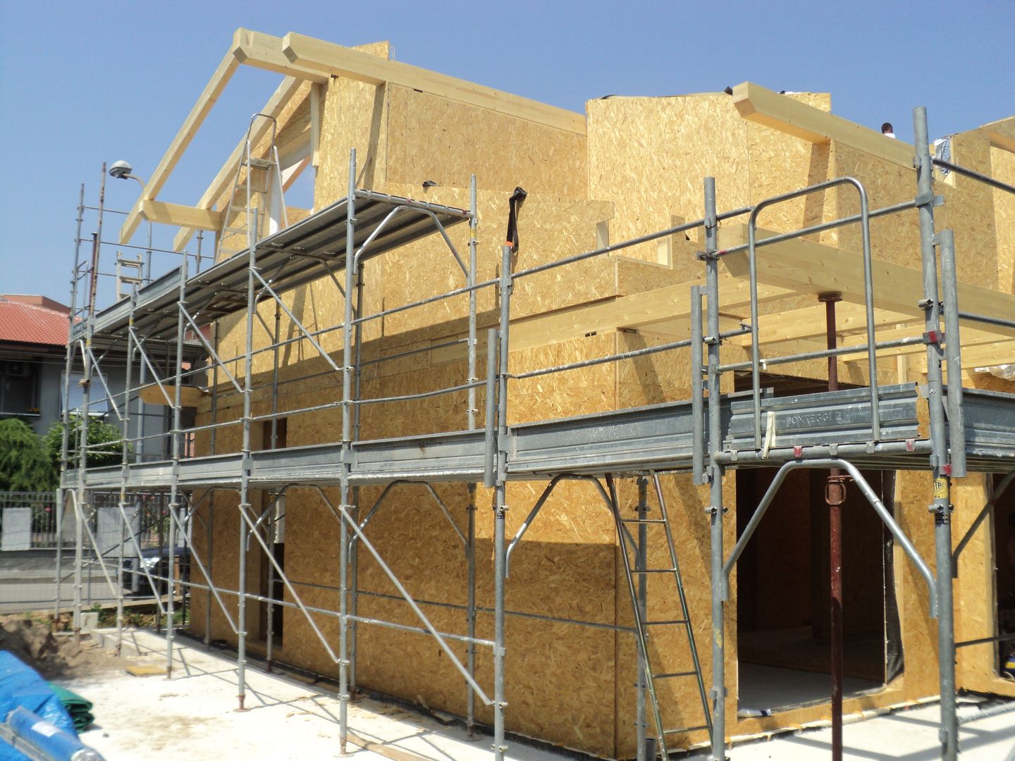 Casa in legno con struttura a Telaio (timber frame) BCL Bergamasca Costruzioni Legno Casa passiva Legno Effetto legno Case in bioedilizia, case in legno, case a telaio, case in xlam, bioarchitettura,