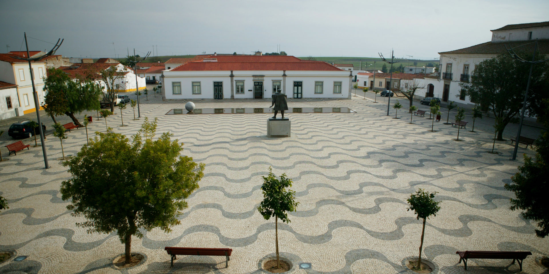 Requalificação da Praça Vasco da Gama, Vidigueira, Jorge Cruz Pinto + Cristina Mantas, Arquitectos Jorge Cruz Pinto + Cristina Mantas, Arquitectos Minimalist Bahçe