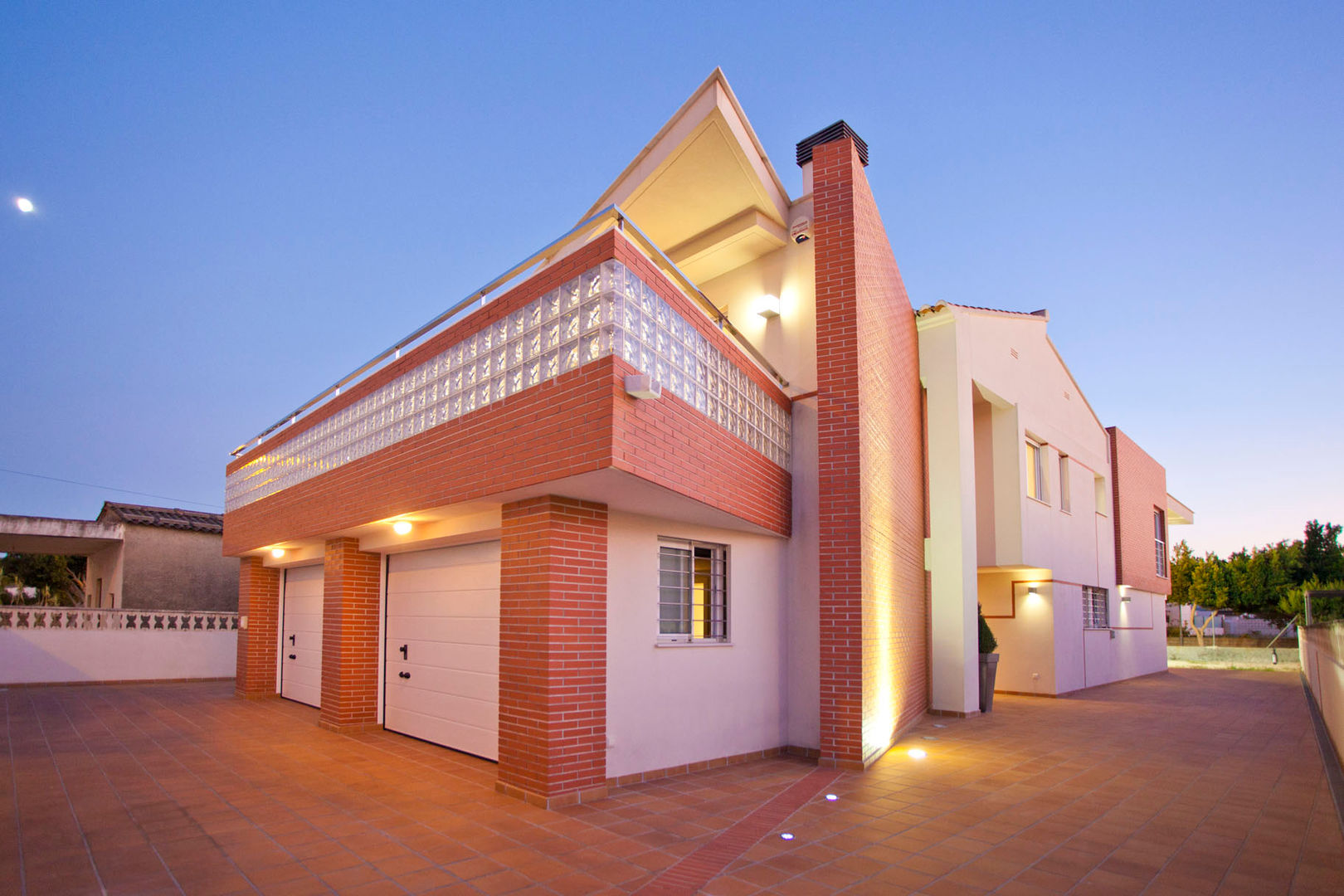 Rehabilitación integral de fachada en vivienda unifamiliar. Barreres del Mundo Architects. Arquitectos e interioristas en Valencia. Casas unifamiliares