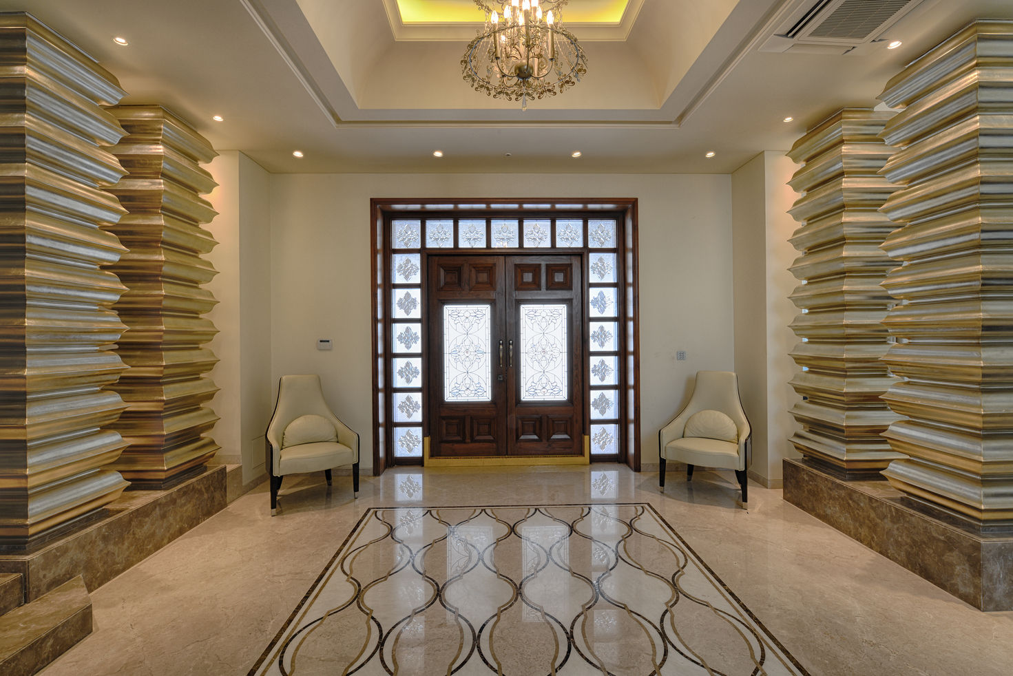 The family entrance of the villa Metaphor Interiors Front doors Wood Wood effect