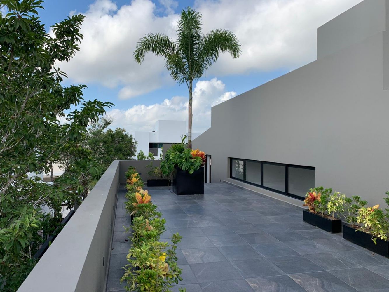 Terraza Edificadora Koopte Balcones y terrazas de estilo moderno