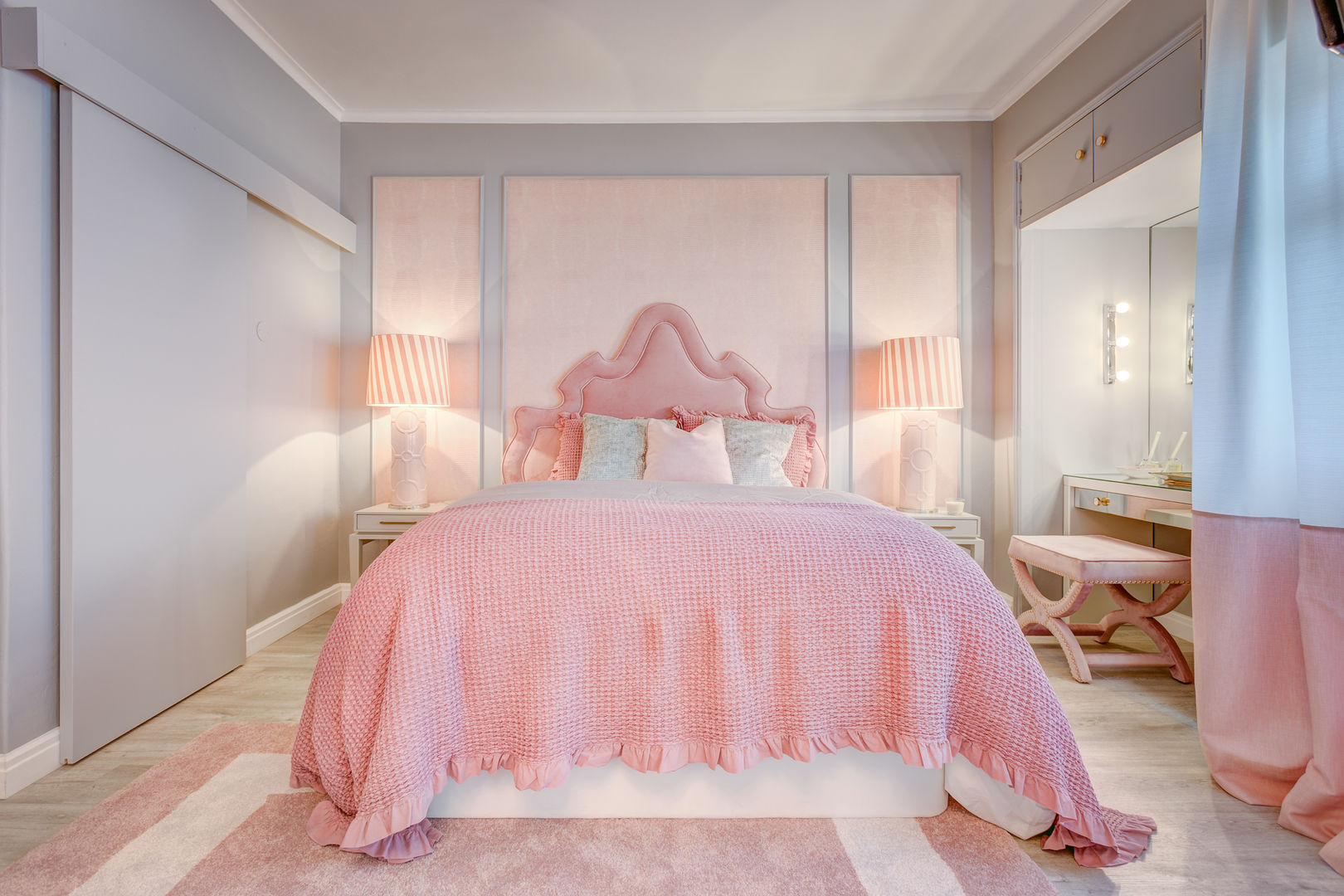 Project - Dream Bedroom Closet, LojaQuerido by Ana Antunes LojaQuerido by Ana Antunes غرفة نوم