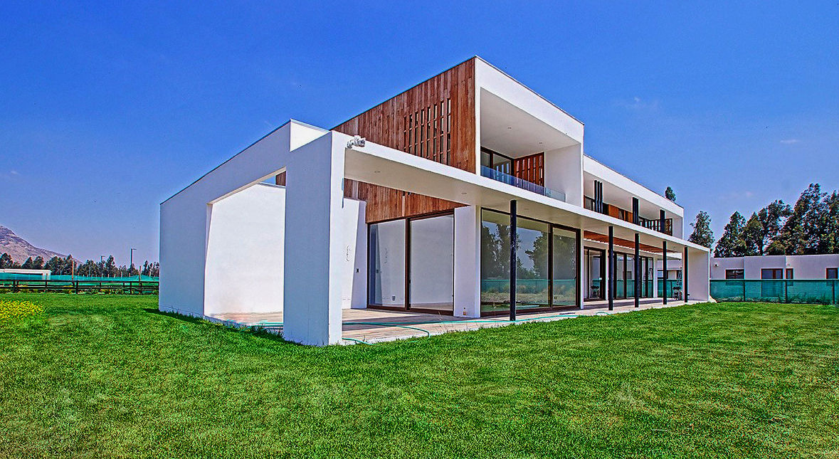 CASA LOS NOGALES, CHICUREO, Martin Rojas Arquitectos Asoc. Martin Rojas Arquitectos Asoc. Log cabin