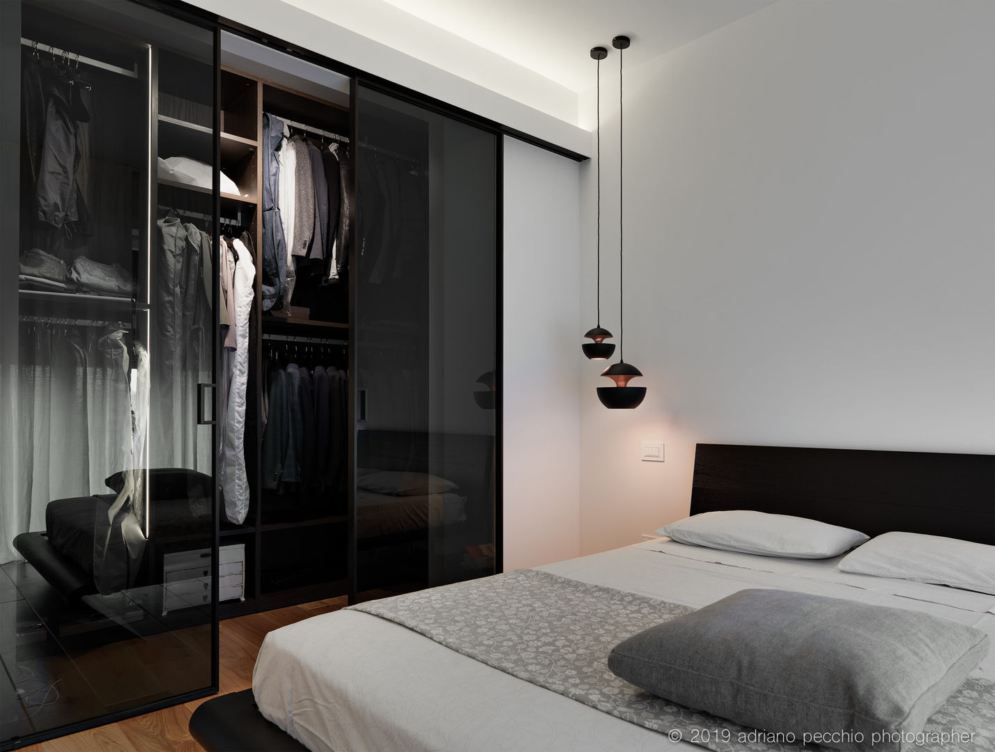in equilibrio tra DESIGN e ACCENTI CLASSICI, D3 Architetti Associati D3 Architetti Associati Modern style bedroom