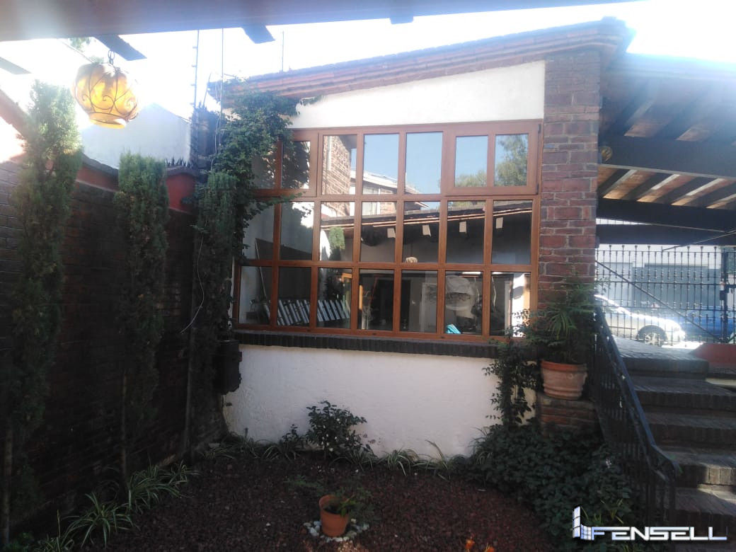 Proyecto Coyoacán ventanas de PVC color Golden FENSELL Puertas y ventanas de estilo moderno Plástico Ventanas