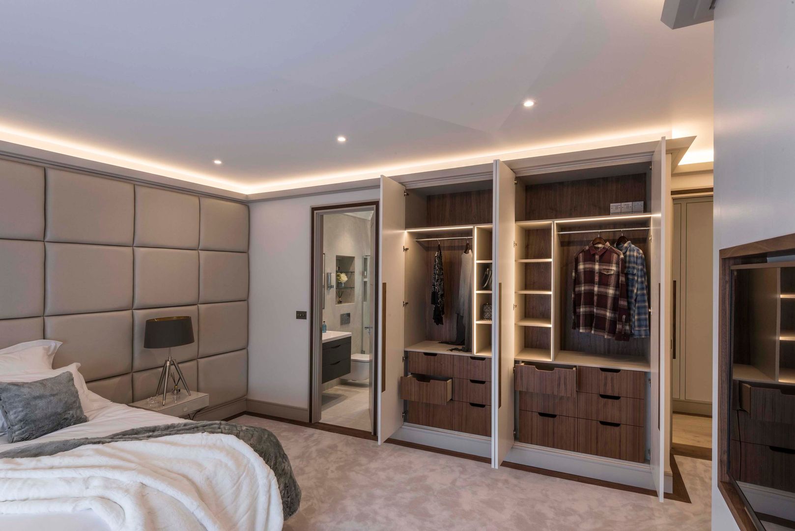 Wardrobe View Prestige Architects By Marco Braghiroli Modern style bedroom