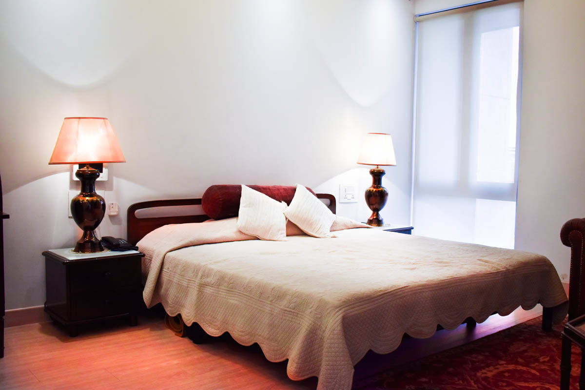 Residence Heritage city, Gurugram, Eagle Decor Eagle Decor ห้องนอน เตียงนอนและหัวเตียง