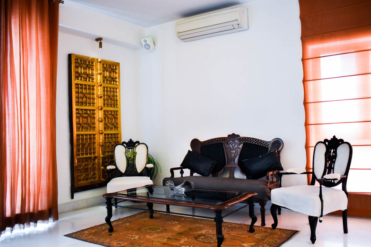 Residence Heritage city, Gurugram, Eagle Decor Eagle Decor Living room Sofas & armchairs