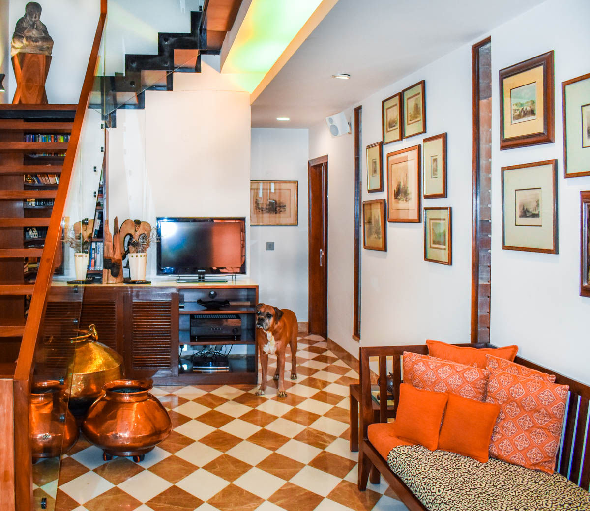 Residence Heritage city, Gurugram, Eagle Decor Eagle Decor Living room Sofas & armchairs