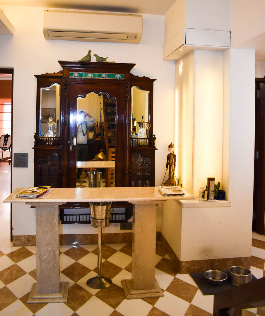 Residence Heritage city, Gurugram, Eagle Decor Eagle Decor Living room Cupboards & sideboards