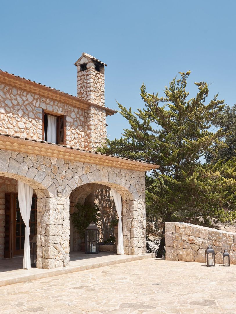 Holiday Villa in Costitx, Mallorca, CR Ramon projectes 2006 S.L CR Ramon projectes 2006 S.L Tường & sàn phong cách Địa Trung Hải Cục đá