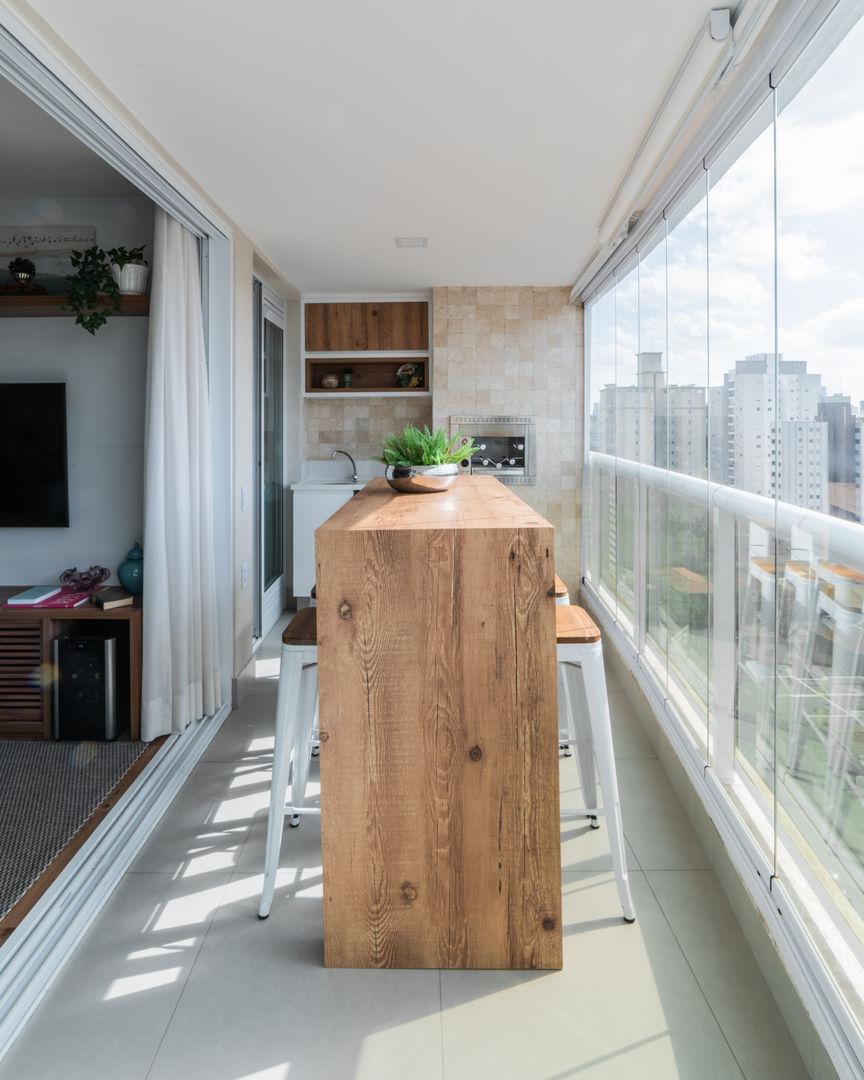 Apto Marlon, Débora Vassão Arquitetura e Interiores Débora Vassão Arquitetura e Interiores Balcony