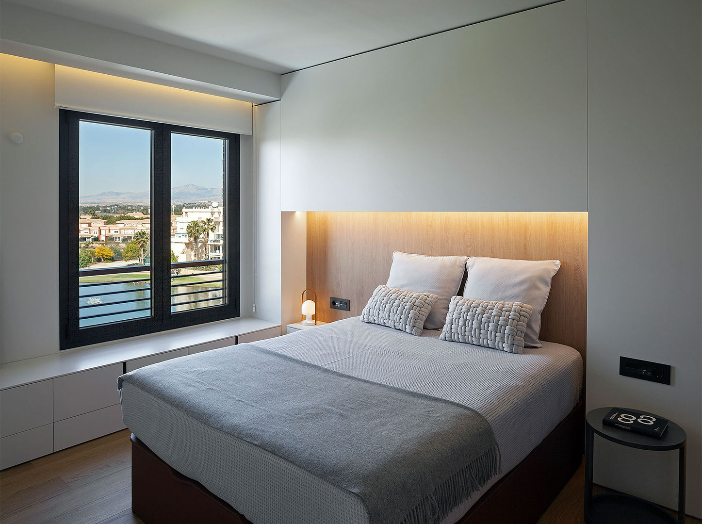 Dúplex en San Juan de Alicante, MANUEL GARCÍA ASOCIADOS MANUEL GARCÍA ASOCIADOS Modern style bedroom