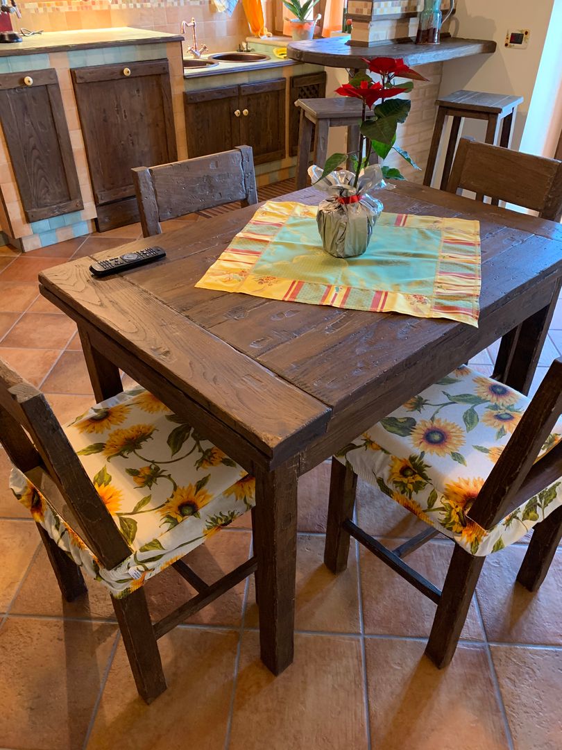 Cucina rustica, il falegname di Diego Storani il falegname di Diego Storani ラスティックデザインの キッチン テーブル＆椅子