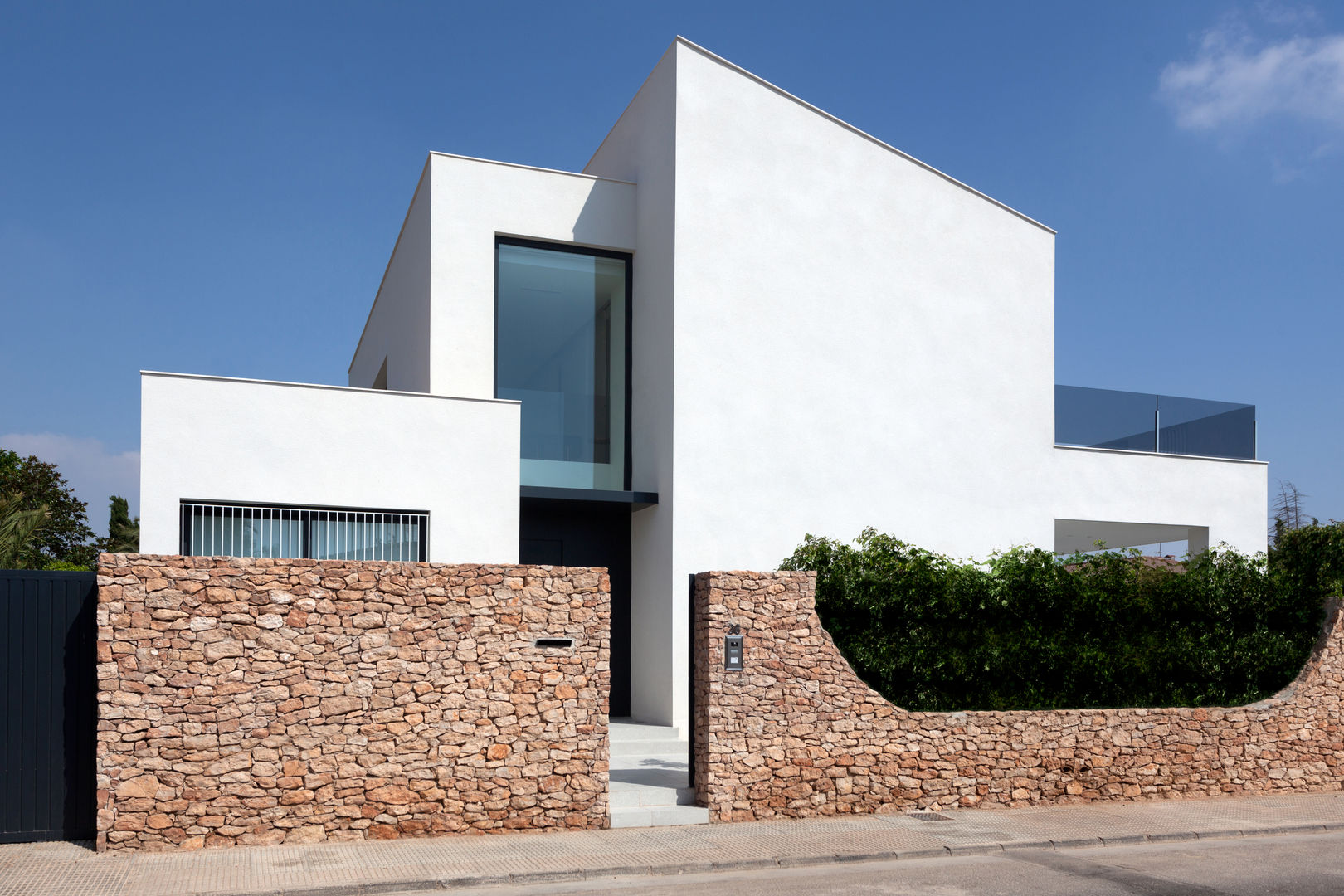 Interiorismo de la vivienda con carácter mediterráneo en Altea, MANUEL GARCÍA ASOCIADOS MANUEL GARCÍA ASOCIADOS منزل عائلي صغير