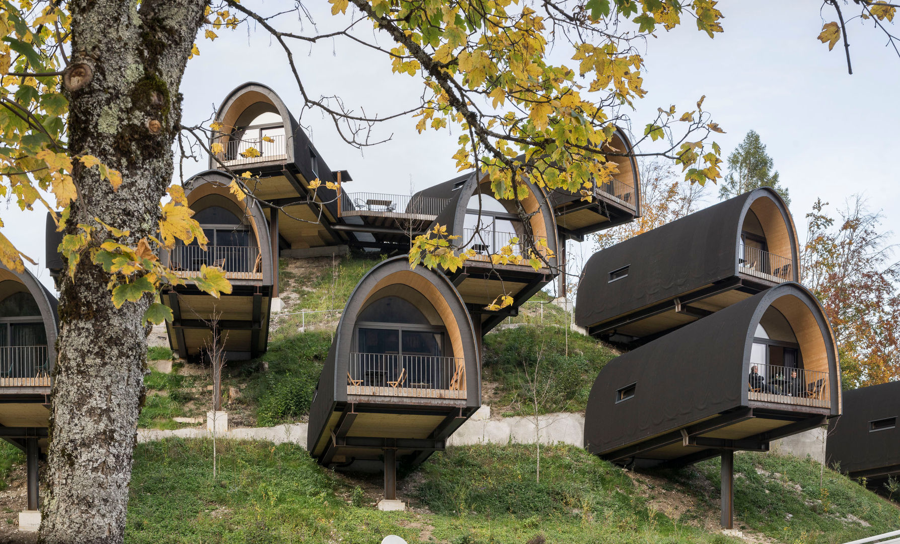 Himmelchalets - Alpencamping Nenzing , HAMMERER Architekten GmbH/SIA HAMMERER Architekten GmbH/SIA Espacios comerciales Madera Acabado en madera Hoteles