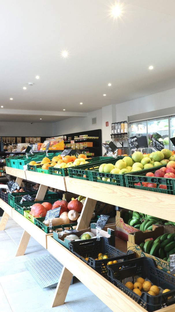 'Ilha', exposição de frutas e legumes frescos homify Mercearia, Loja, Arquitectura, Arquitectura de Interiores