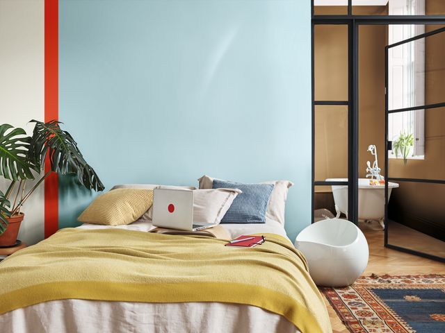 A vibrant place to act - Dulux Colour of the Year 2019 Dulux UK ห้องนอน dulux, spiced honey, colour of the year, 2019, bedroom paint, bedroom colour, blue