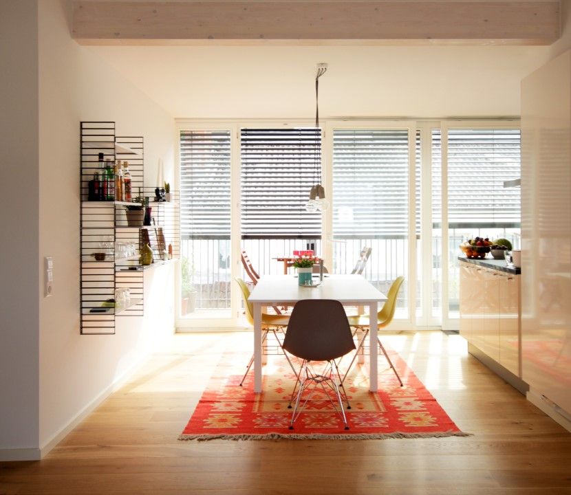 offener Essbereich Planungsstudio BraungeBrandt Moderne Esszimmer Tabelle,Möbel,Rollo,Fenster,Gebäude,Holz,Schatten,Innenarchitektur,Umhauen,Bodenbelag