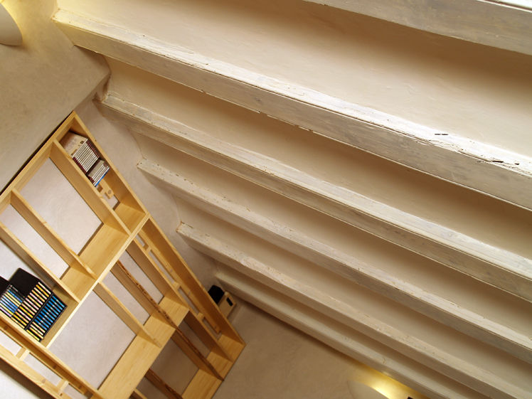 Rehabilitación de apartamento en edificio modernista. Centro de Barcelona, MONAGHAN DESIGN SAS MONAGHAN DESIGN SAS Flat roof Solid Wood Multicolored
