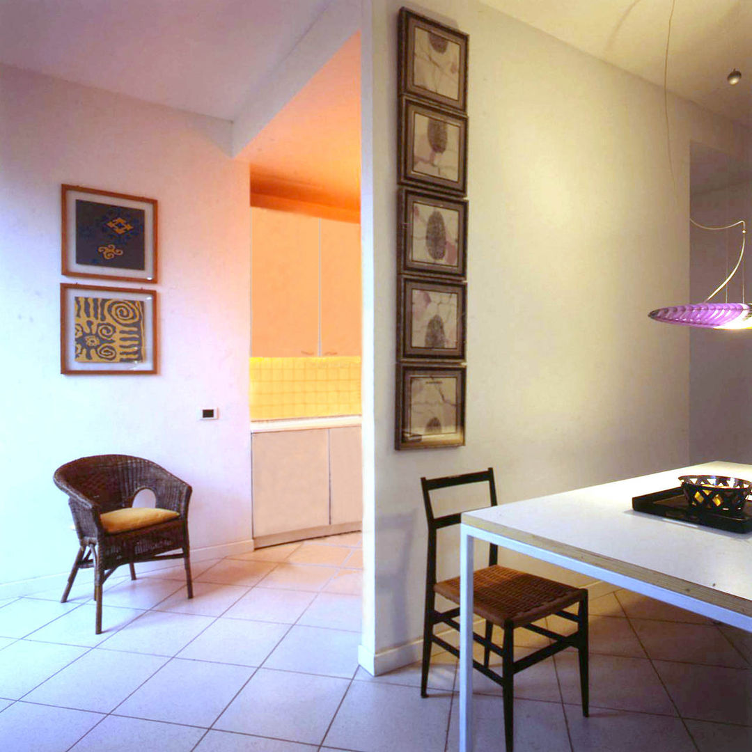 Appartamento a Milano, Studio di Architettura, Interni e Design Feng Shui Studio di Architettura, Interni e Design Feng Shui Cozinhas ecléticas