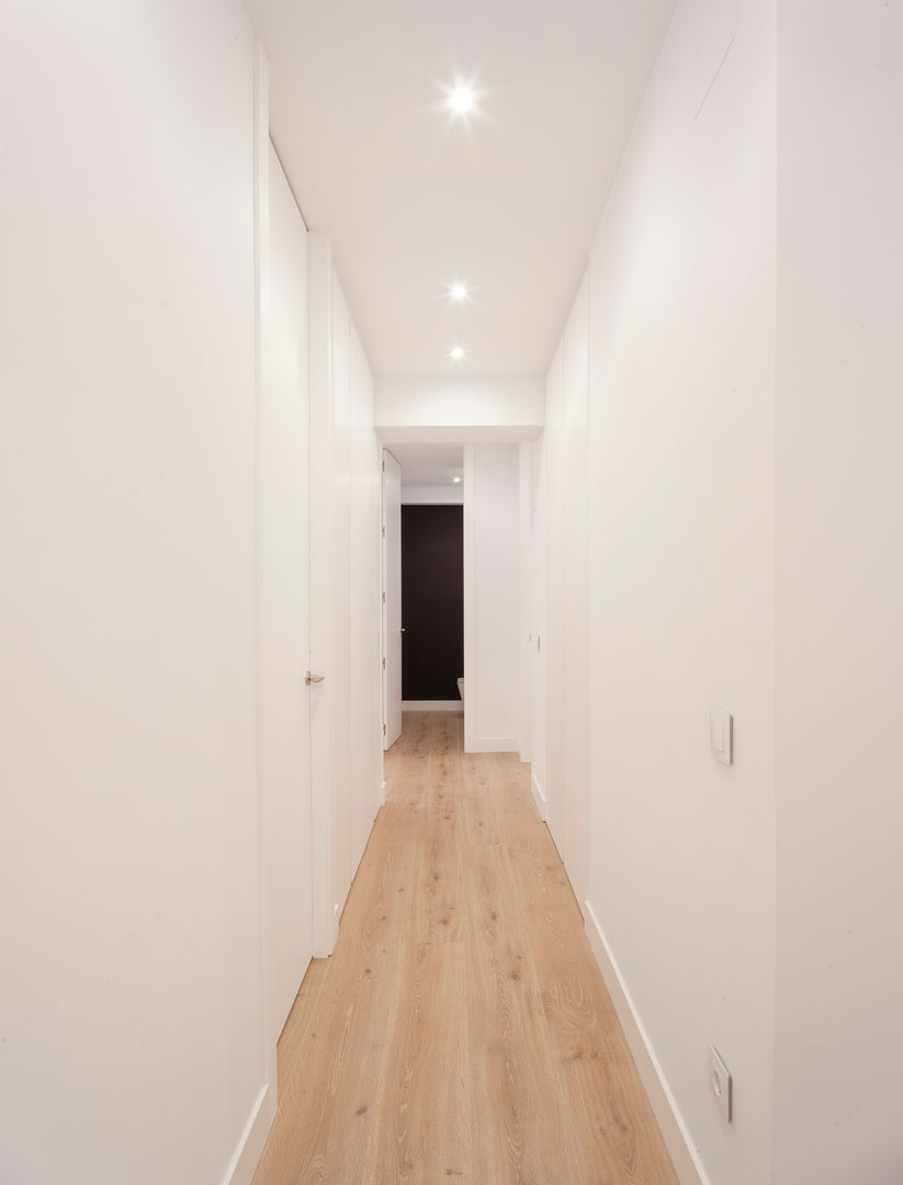 Pasillo con armarios homify Pasillos, vestíbulos y escaleras de estilo moderno proyecto interiorismo madrid