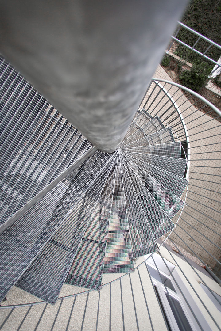 Spindeltreppen, GTM Gitterroste + Treppen GmbH GTM Gitterroste + Treppen GmbH Espacios comerciales Edificios de Oficinas